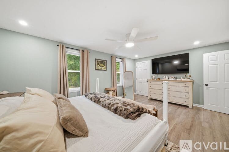 Groton Apartment: 10 Chestnut Road