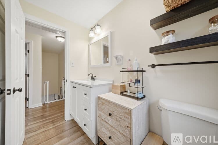 Groton Apartment: 10 Chestnut Road