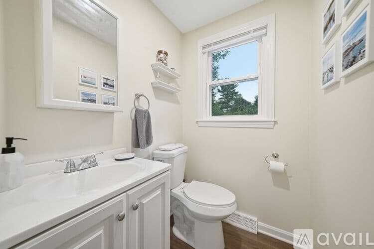 Groton Apartment: 10 Chestnut Road