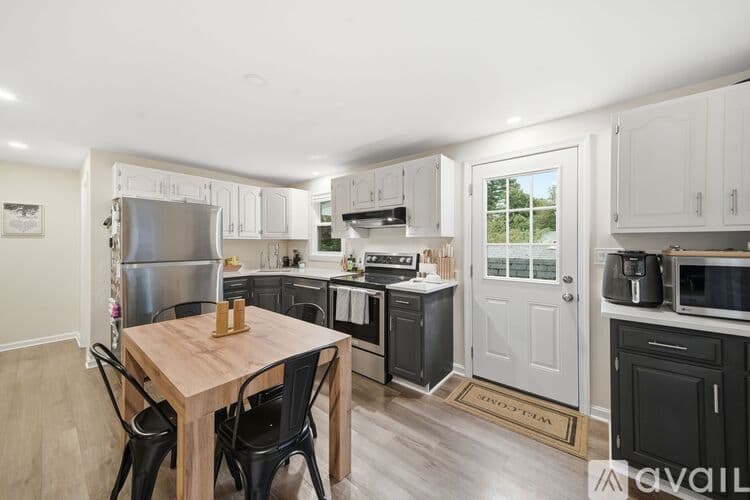 Groton Apartment: 10 Chestnut Road