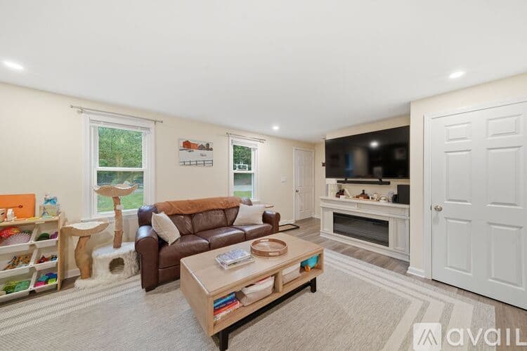 Groton Apartment: 10 Chestnut Road