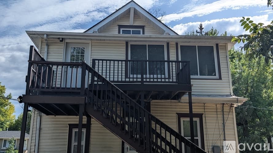 Saint Paul Apartment: 119 Wyoming Street East