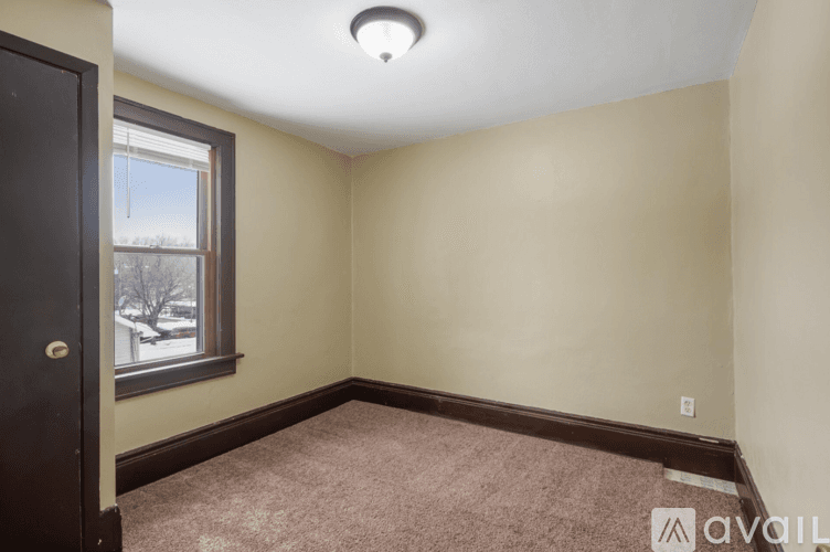 Saint Paul Apartment: 119 Wyoming Street East