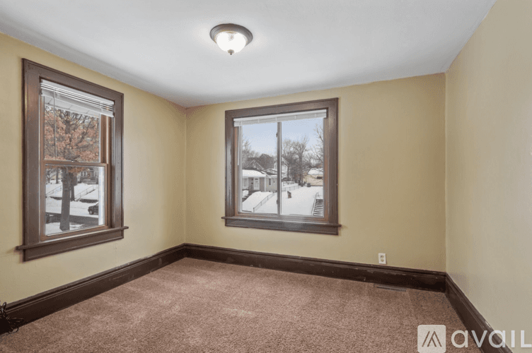 Saint Paul Apartment: 119 Wyoming Street East