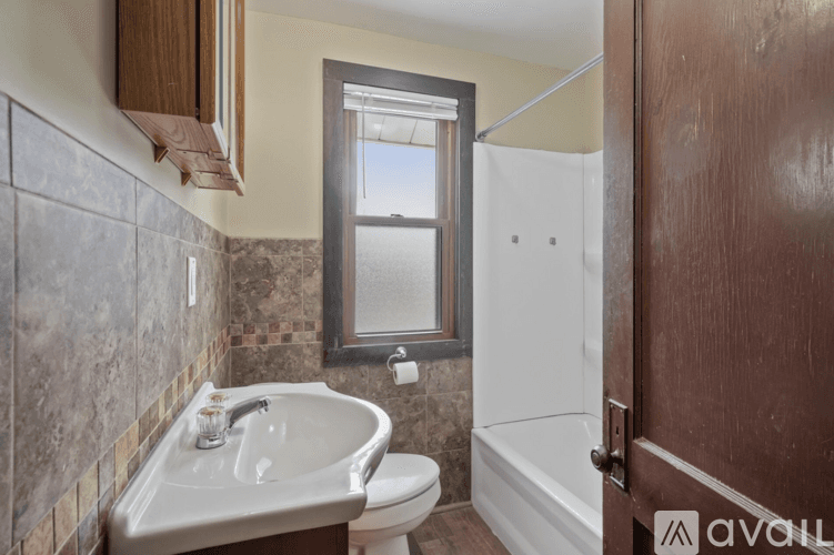 Saint Paul Apartment: 119 Wyoming Street East