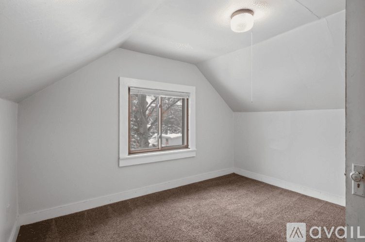 Saint Paul Apartment: 119 Wyoming Street East