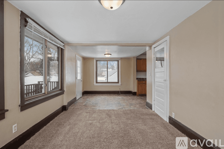 Saint Paul Apartment: 119 Wyoming Street East