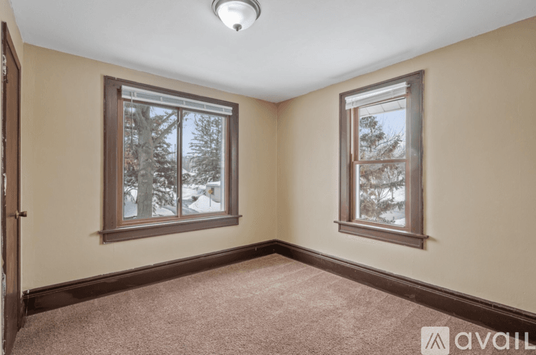 Saint Paul Apartment: 119 Wyoming Street East