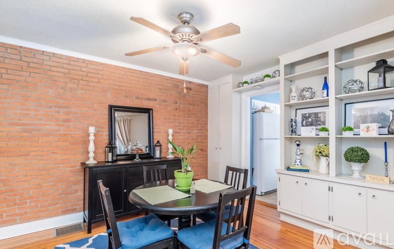 Harrisburg House: 101 South St