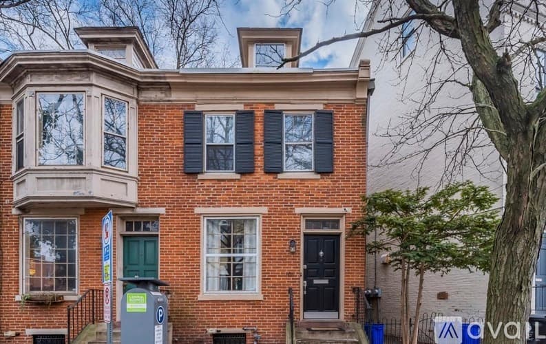 Harrisburg House: 101 South St