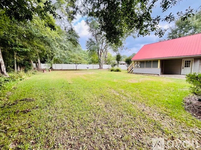 Crawfordville House: 339 Sharon Street