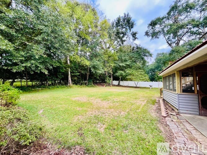 Crawfordville House: 339 Sharon Street