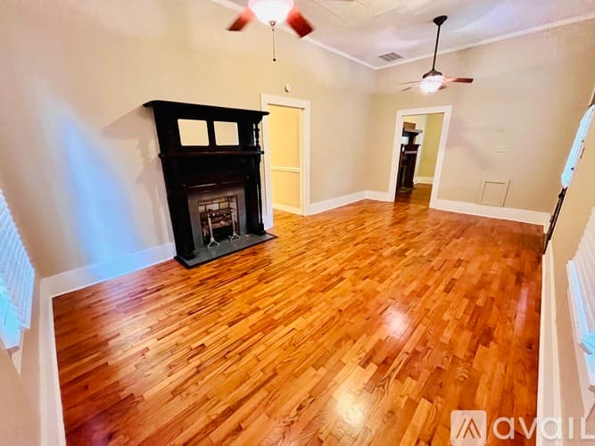 Crawfordville House: 339 Sharon Street