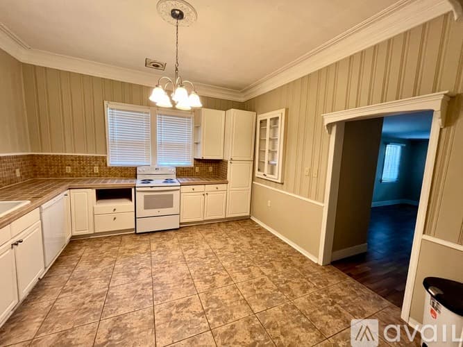 Crawfordville House: 339 Sharon Street