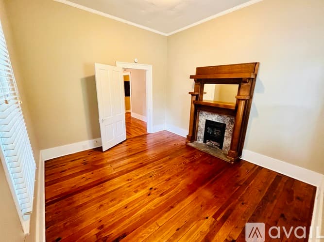 Crawfordville House: 339 Sharon Street