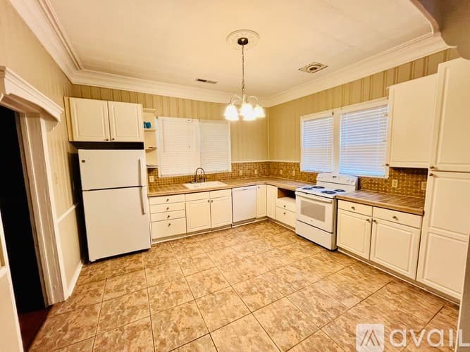 Crawfordville House: 339 Sharon Street