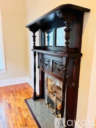 Crawfordville House: 339 Sharon Street