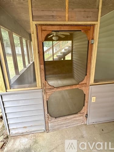 Crawfordville House: 339 Sharon Street