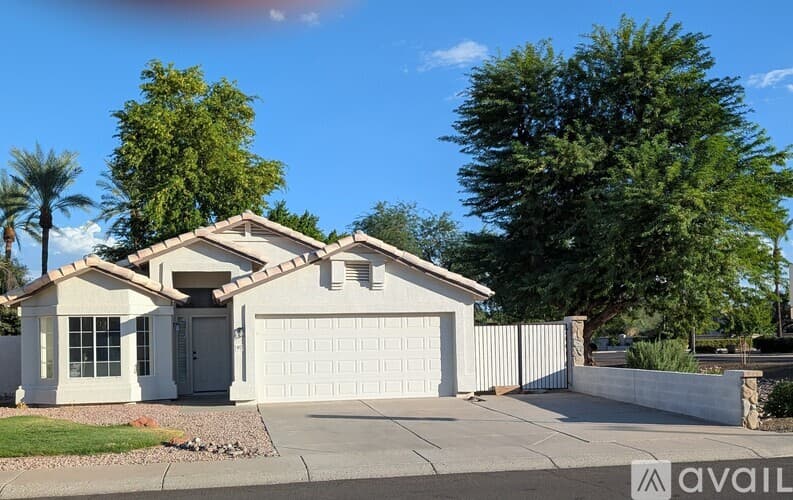 Glendale House: 6277 W Blackhawk Dr