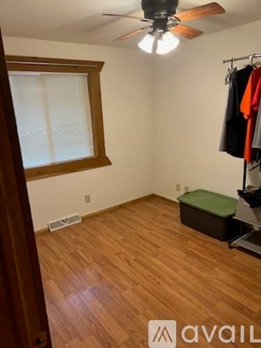 Warrens Apartment: 466 Overlook Ct