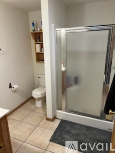 Warrens Apartment: 466 Overlook Ct