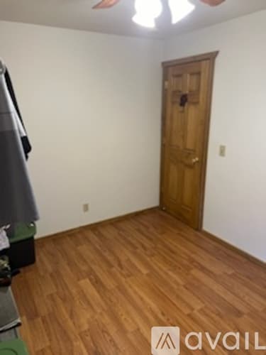 Warrens Apartment: 466 Overlook Ct