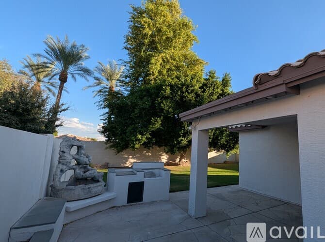 Glendale House: 6277 W Blackhawk Dr