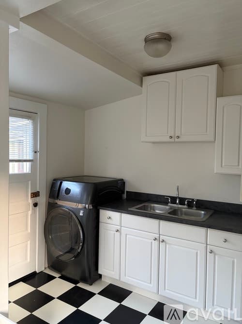 Santa Barbara House: 1520 Bath Street