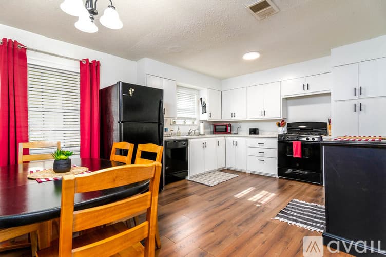 Jacksonville House: 501 Hayes St