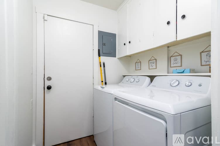 Jacksonville House: 501 Hayes St