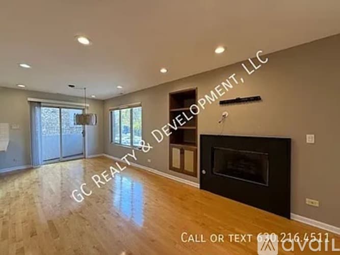 Forest Park Townhome: 220 Des Plaines St