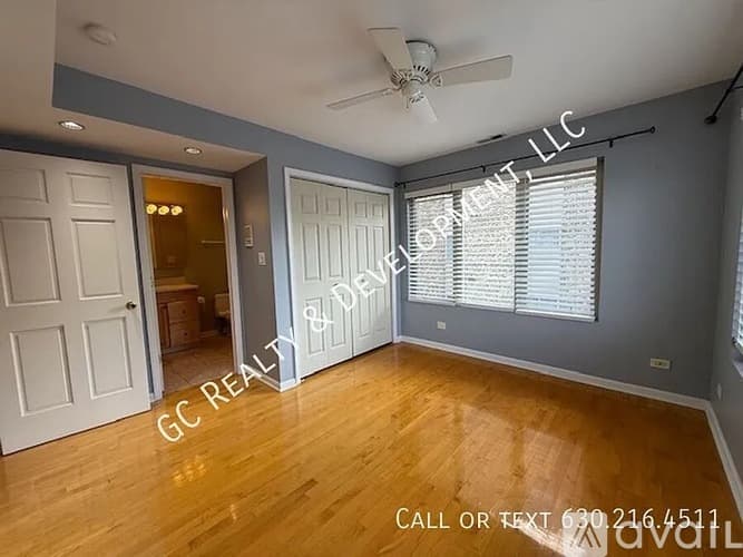 Forest Park Townhome: 220 Des Plaines St