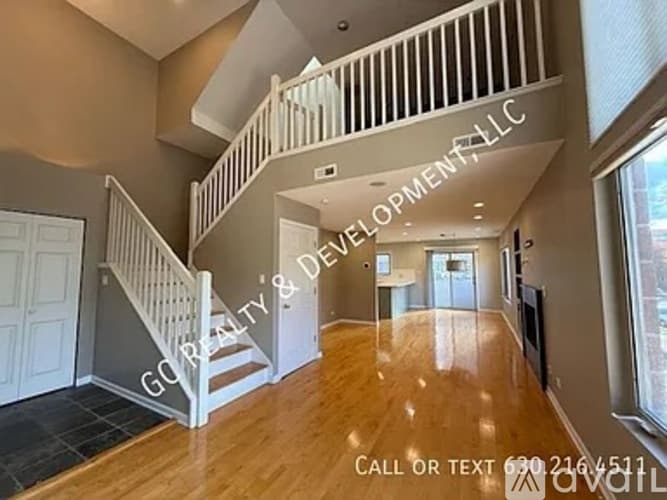 Forest Park Townhome: 220 Des Plaines St