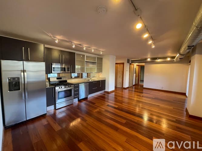Chicago Apartment: 5346 South Cornell Avenue