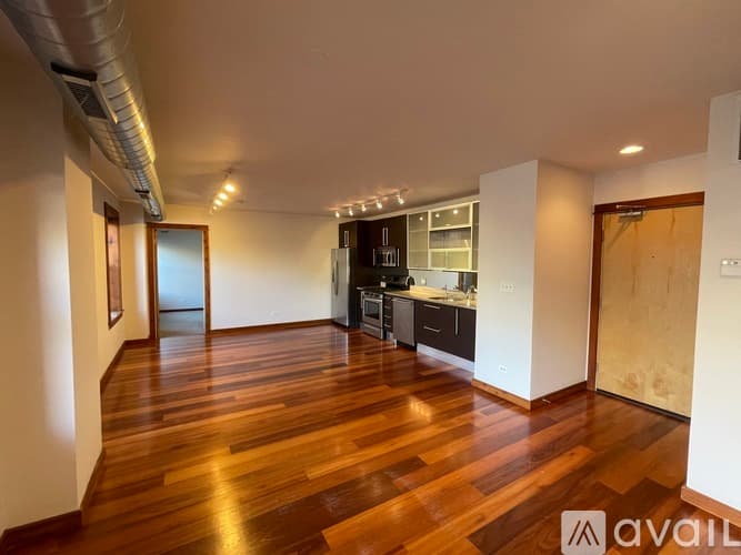 Chicago Apartment: 5346 South Cornell Avenue