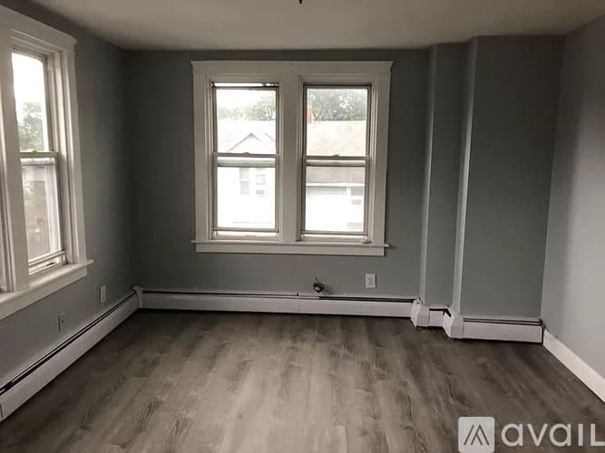Seekonk Apartment: 635 Fall River Avenue