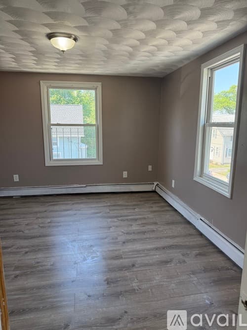 Seekonk Apartment: 635 Fall River Avenue