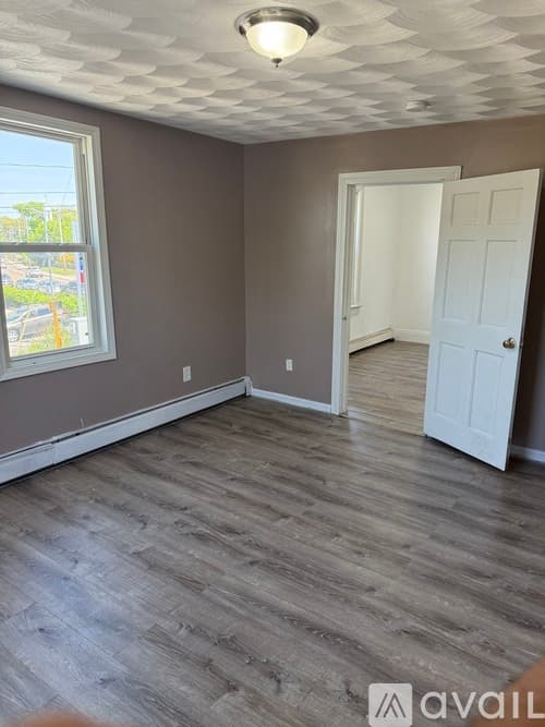 Seekonk Apartment: 635 Fall River Avenue