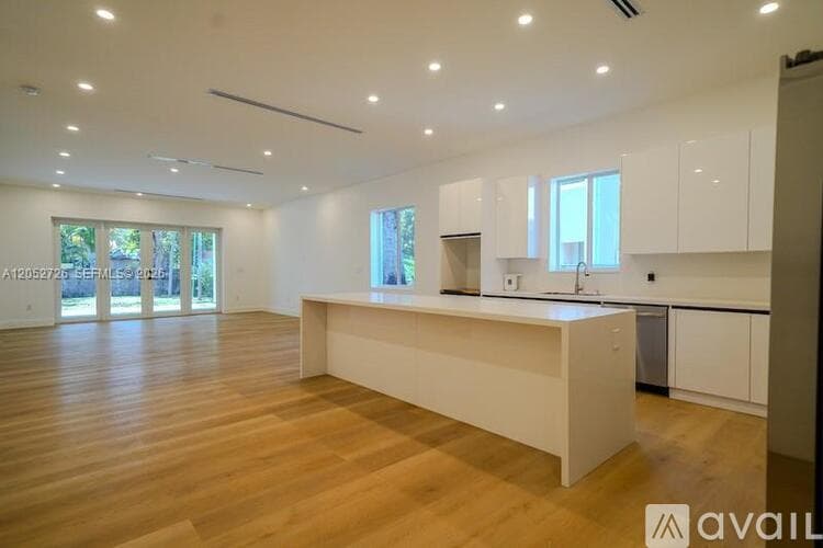 Miami House: 112 NW 24th Ct