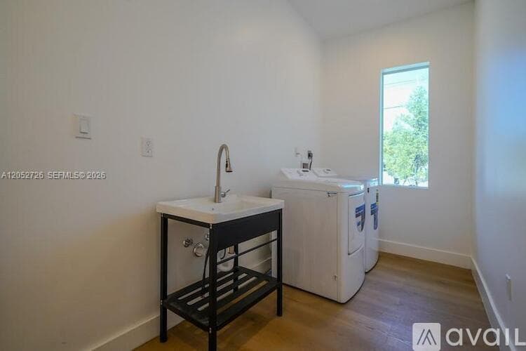 Miami House: 112 NW 24th Ct