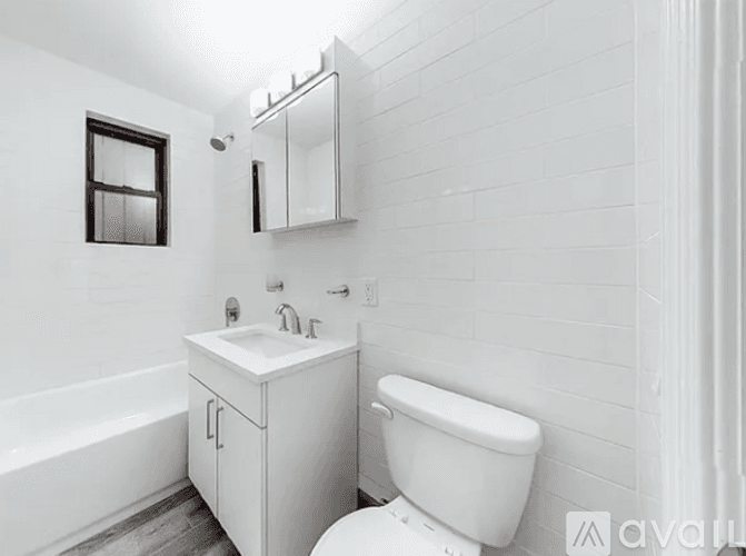 New York Apartment: 92 5th Ave