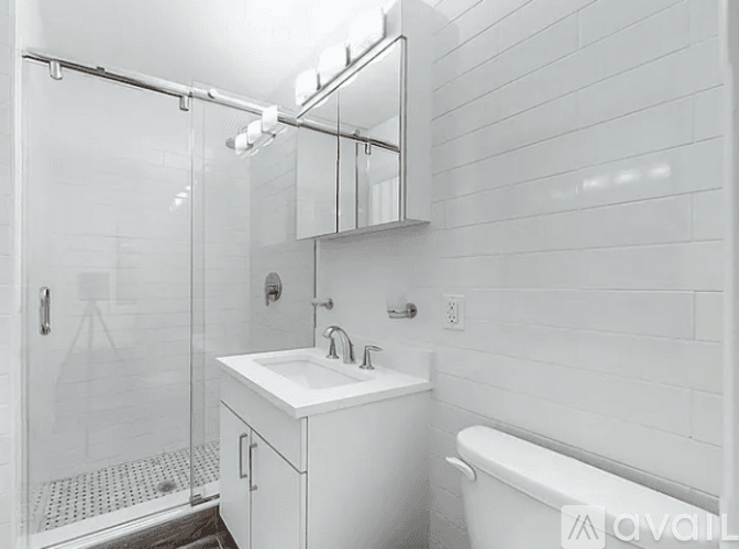 New York Apartment: 92 5th Ave