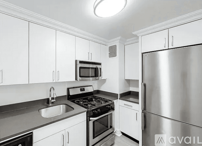 New York Apartment: 92 5th Ave