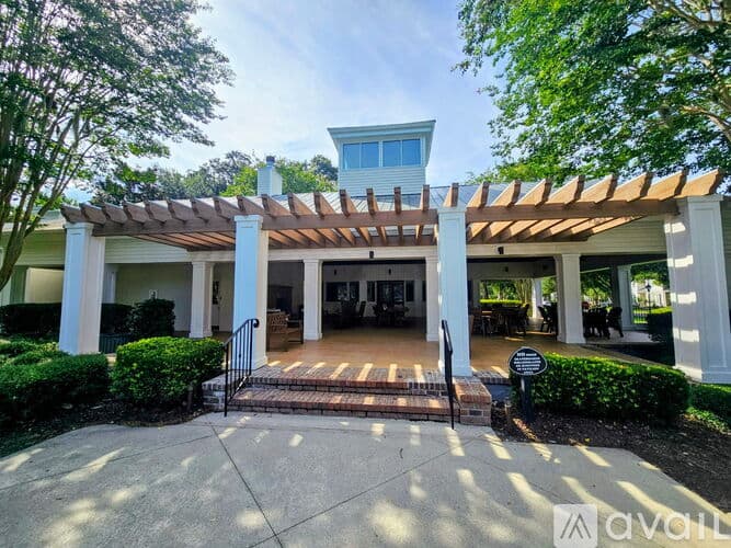 Bluffton Townhome: 77 Regent Avenue