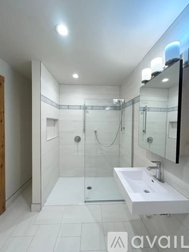 Chicago Apartment: 4611 S Ellis Ave