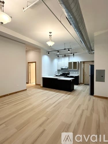 Chicago Apartment: 4611 S Ellis Ave