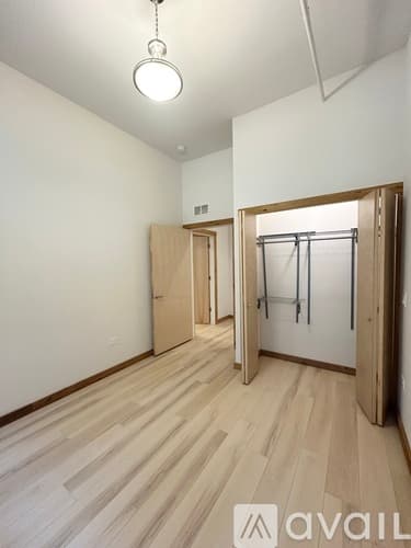 Chicago Apartment: 4611 S Ellis Ave