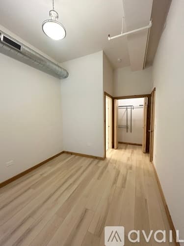 Chicago Apartment: 4611 S Ellis Ave