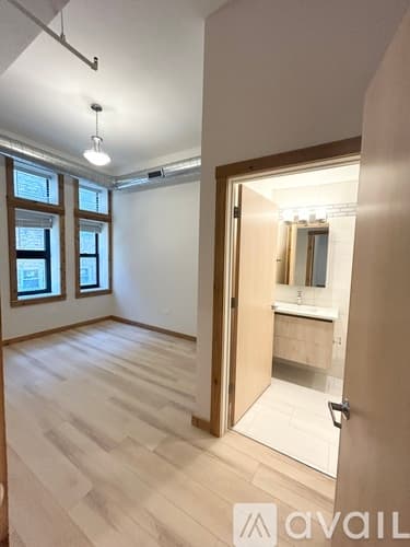 Chicago Apartment: 4611 S Ellis Ave