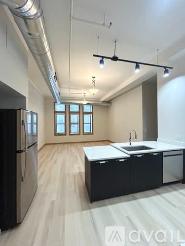 Chicago Apartment: 4611 S Ellis Ave